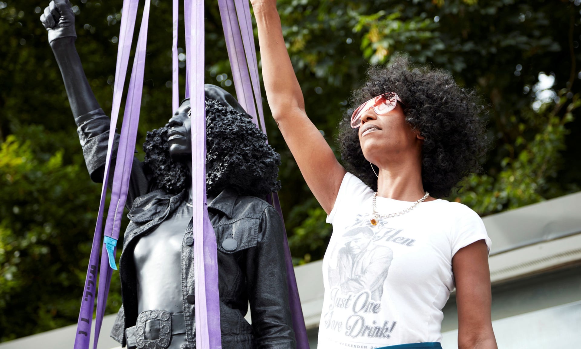 В Бристоле демонтировали монумент