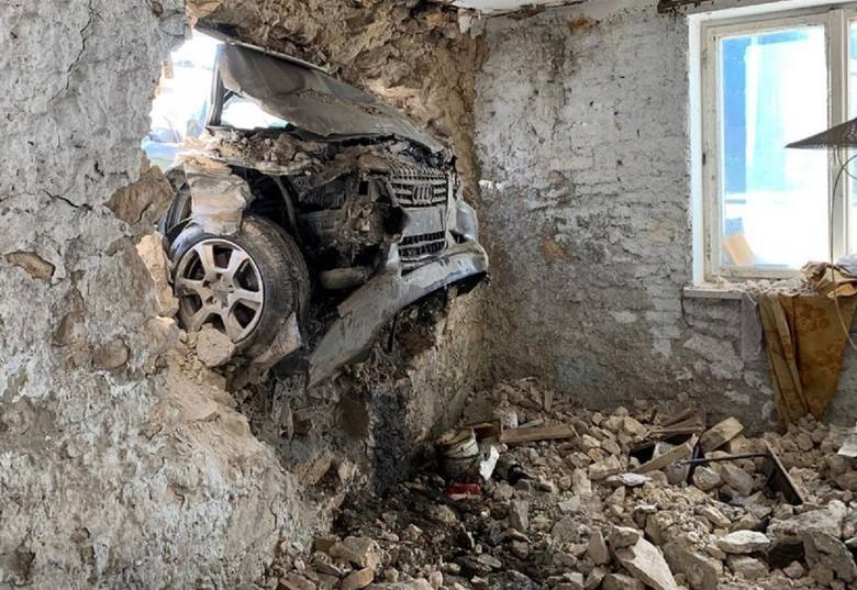 В Ченстохове автомобиль пробил здание