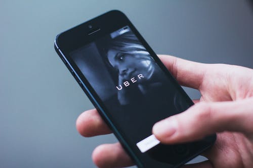 Uber потребует от пассажиров селфи в масках