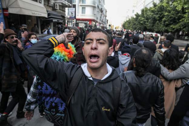 молодёжь протестует в Тунисе