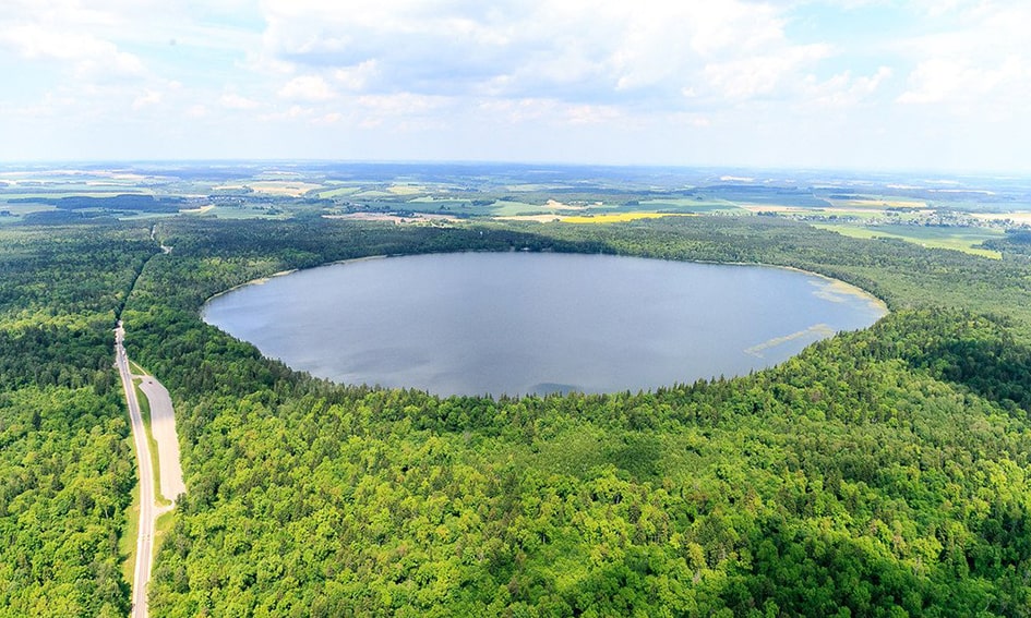 Круглое озеро возле деревни Повитье