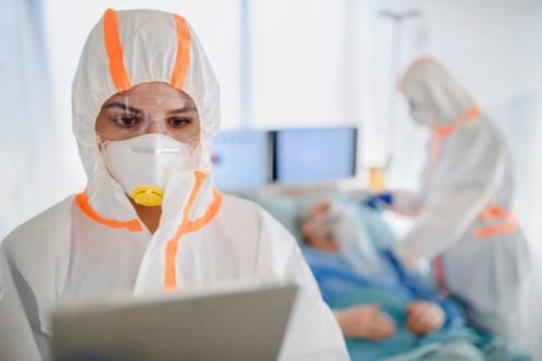 Более половины переболевших COVID-19 имеют осложнения