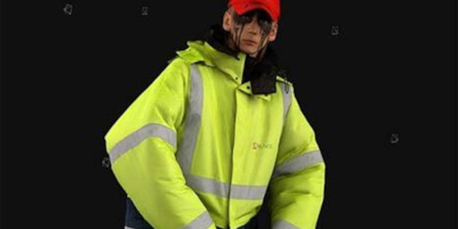 Модный бренд Balenciaga одевает уборщиков