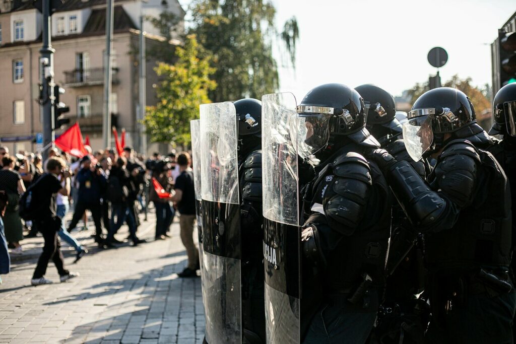 Лица литвы. Митинг в Вильнюсе 10 сентября 2021 г. фото.