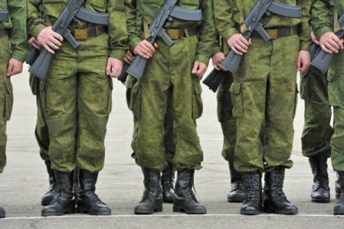 Солдат с оружием