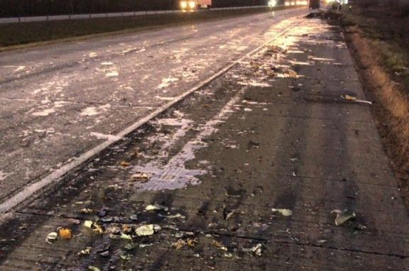 В Индиане из-за аварии вся дорога была покрыта медом