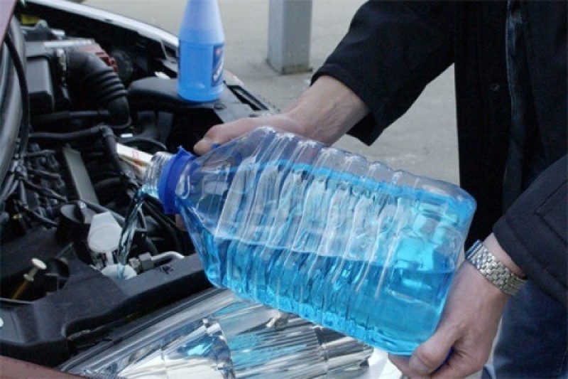 КГК запретил продажу антиобледенителей с метанолом