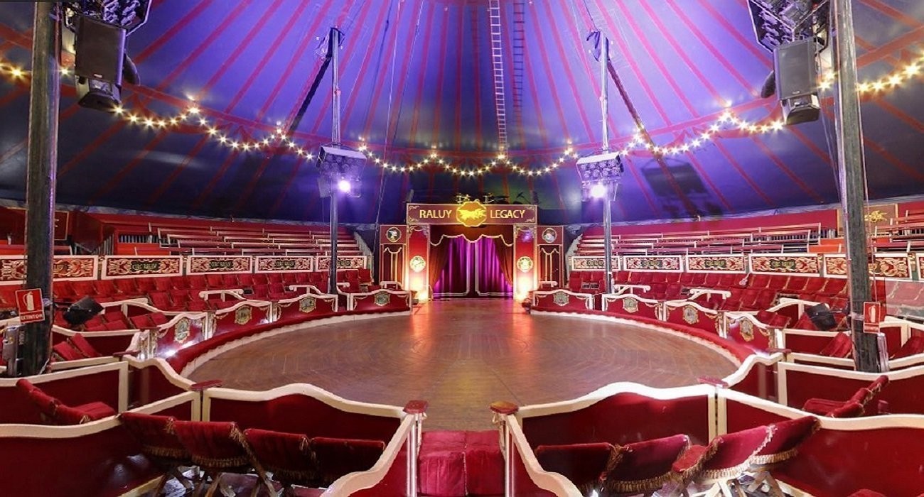 Циркач побил рекорд, проехав на 9-метровом моноцикле