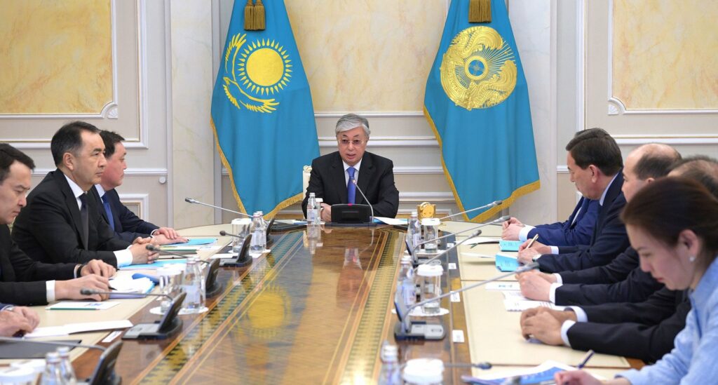 Токаев, чиновники