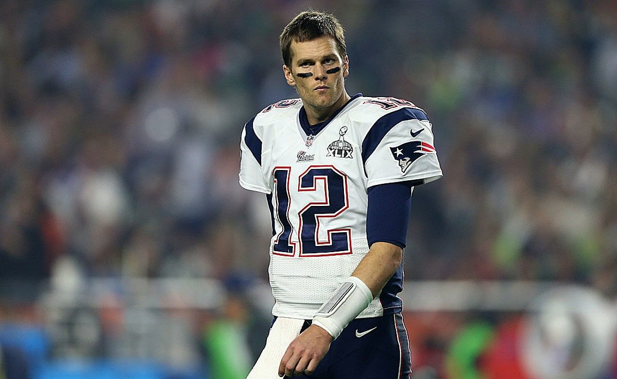 Легенда американского футбола Брэди возвращается в NFL