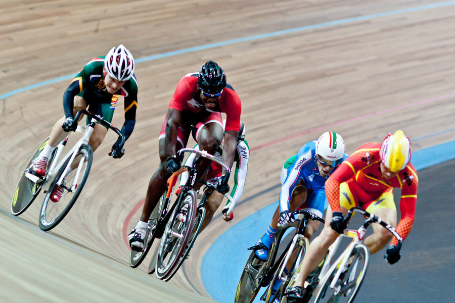Олимпийские велосипедисты. Велотрек спринт. Шоссейные гонки на велосипедах. Велосипедный спорт трек.