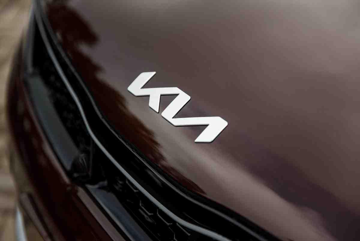 Новый логотип авто Kia путает пользователей в Сети