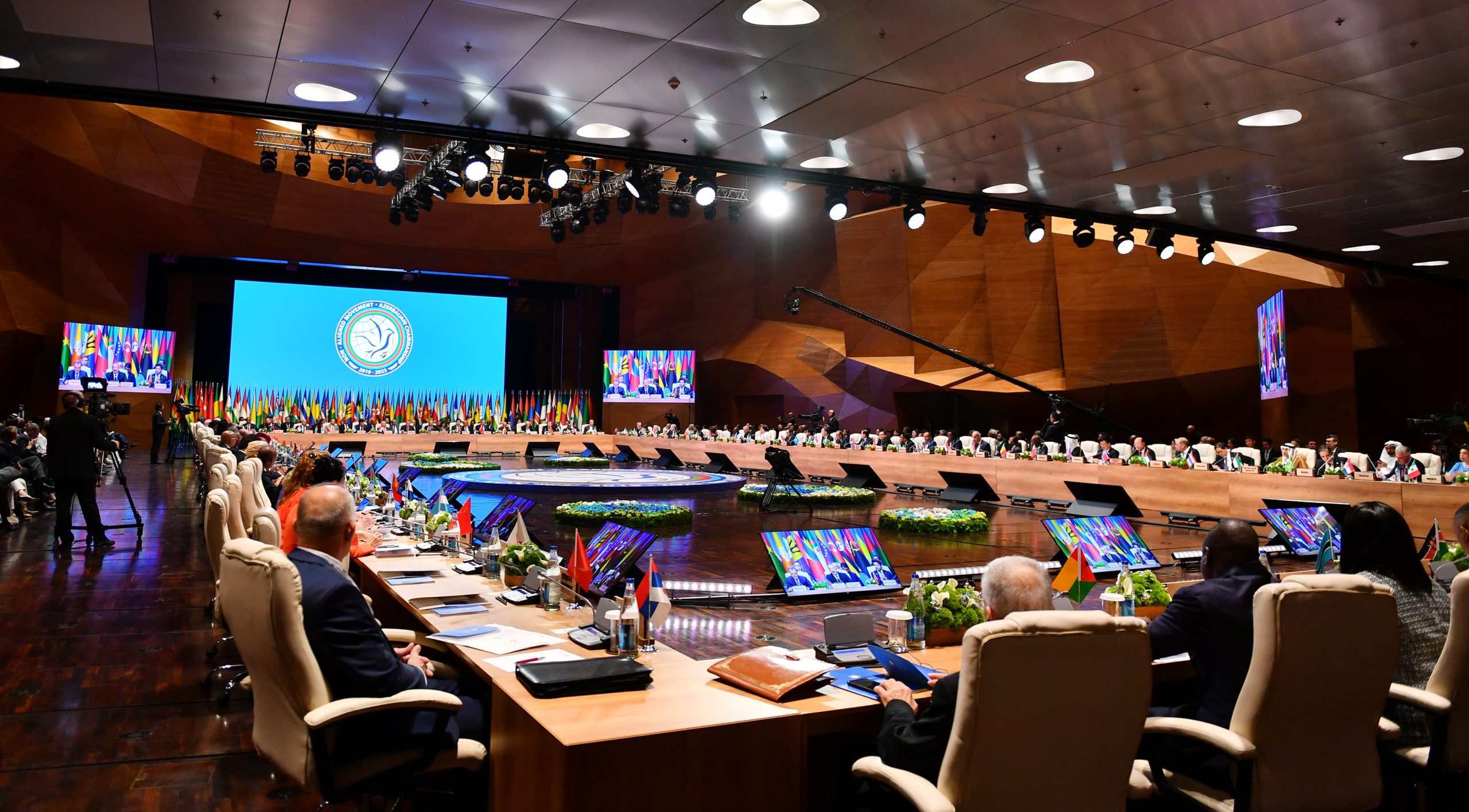 В Баку приняли решение  полностью искоренить колониализм