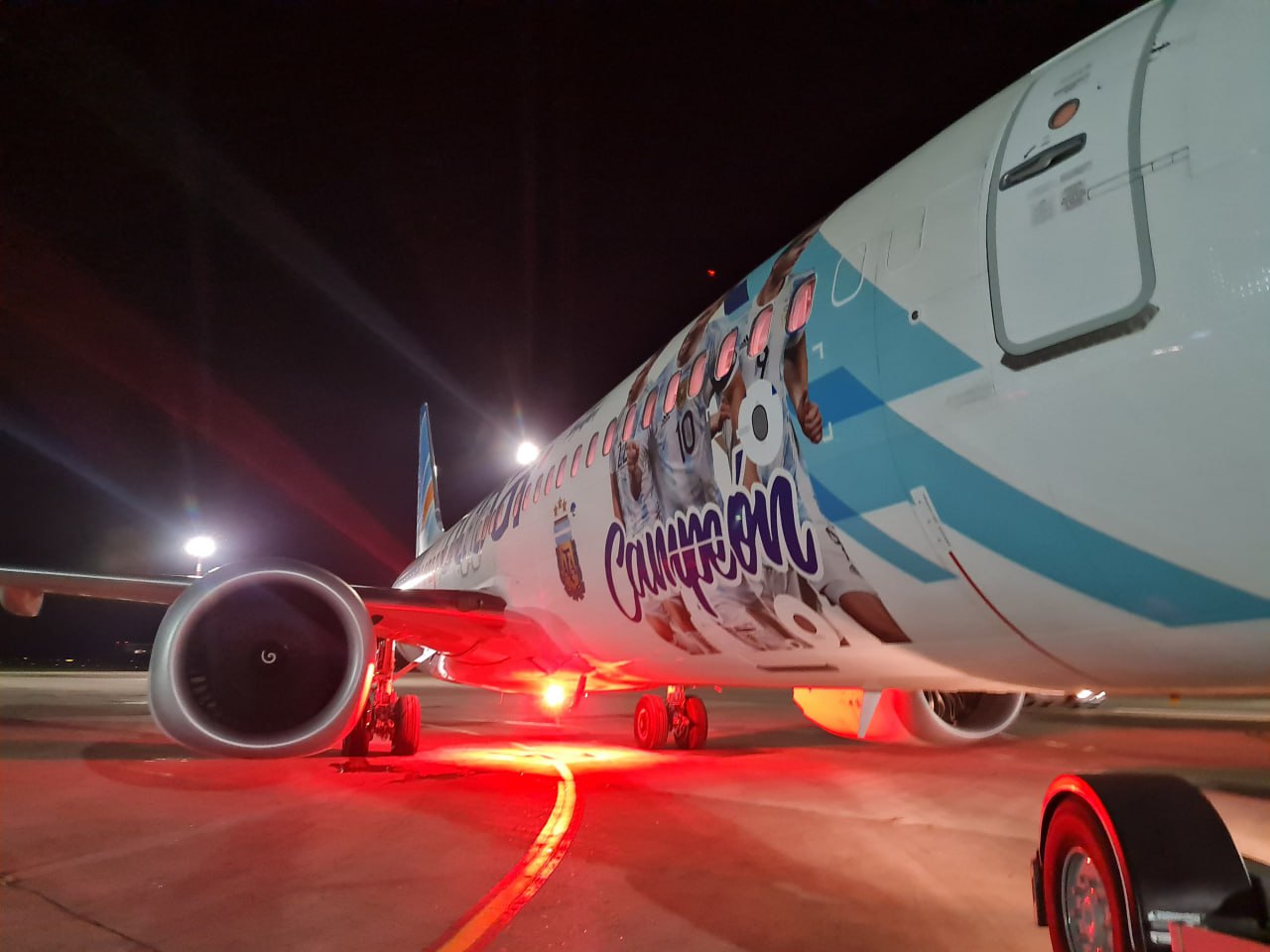 В Минске приземлился самолет с Месси на борту