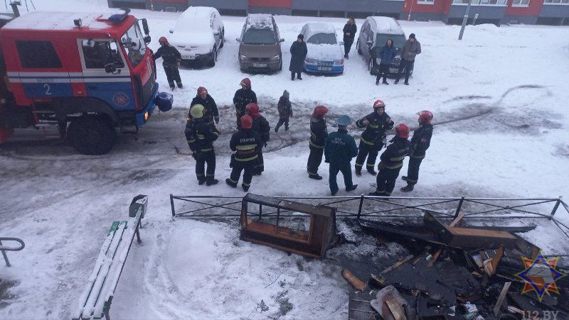 На пожаре в Витебске спасли женщину с двумя детьми