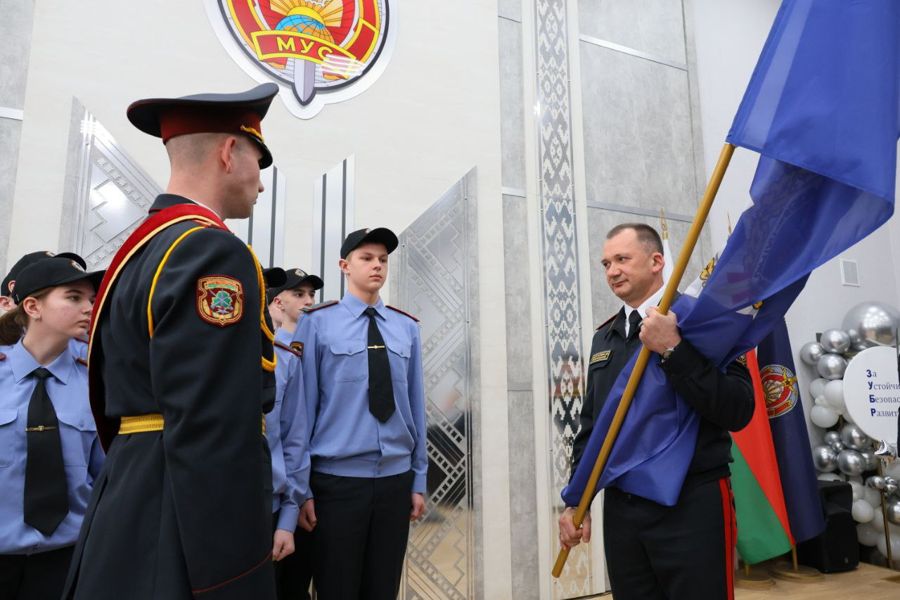 Министр внутренних дел открыл клуб Зубр в Орше