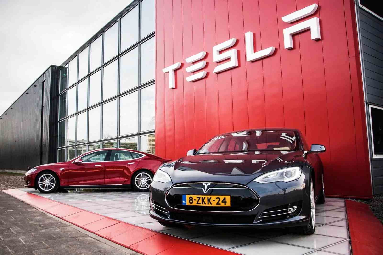 Tesla снова отзовет тысячи авто. Из-за чего в этот раз?