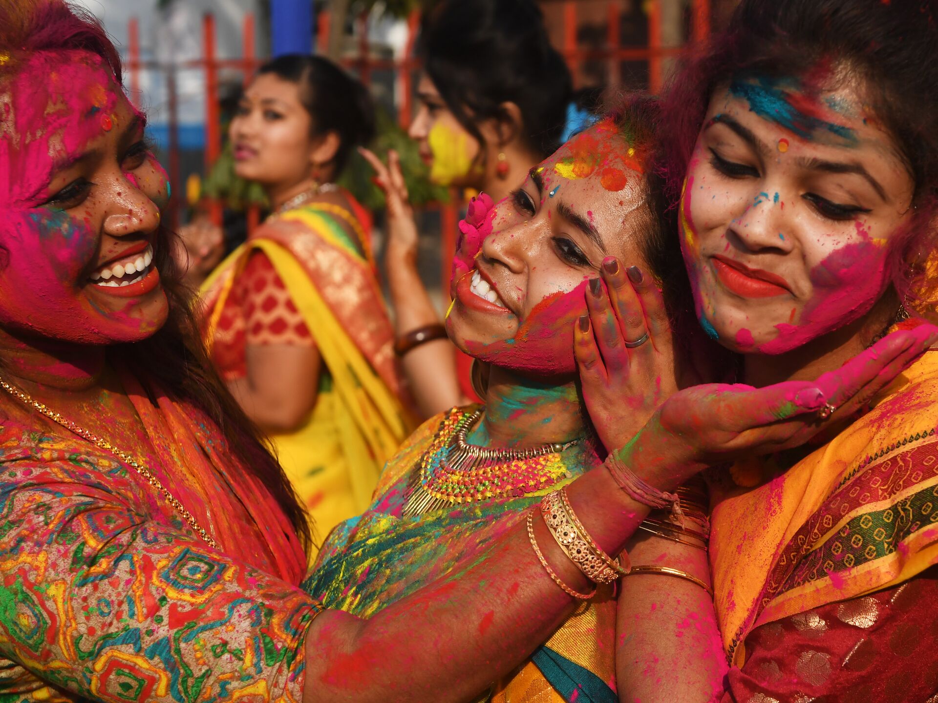 Девушки в красках