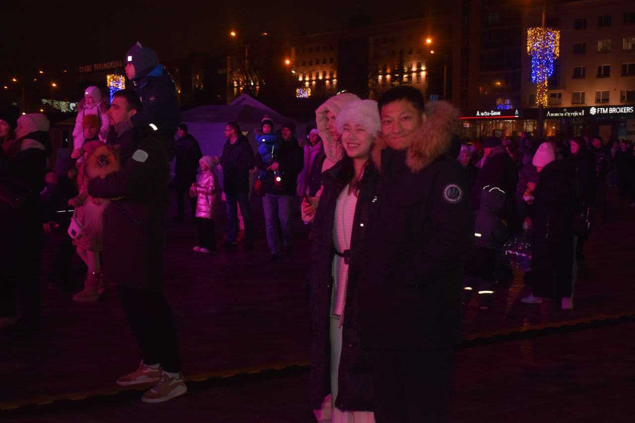 Новогоднее представление у Дворца спорта (10)