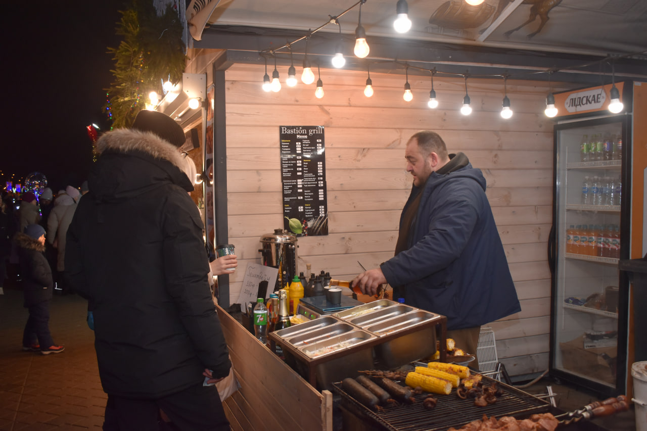 Новогоднее представление у Дворца спорта (3)