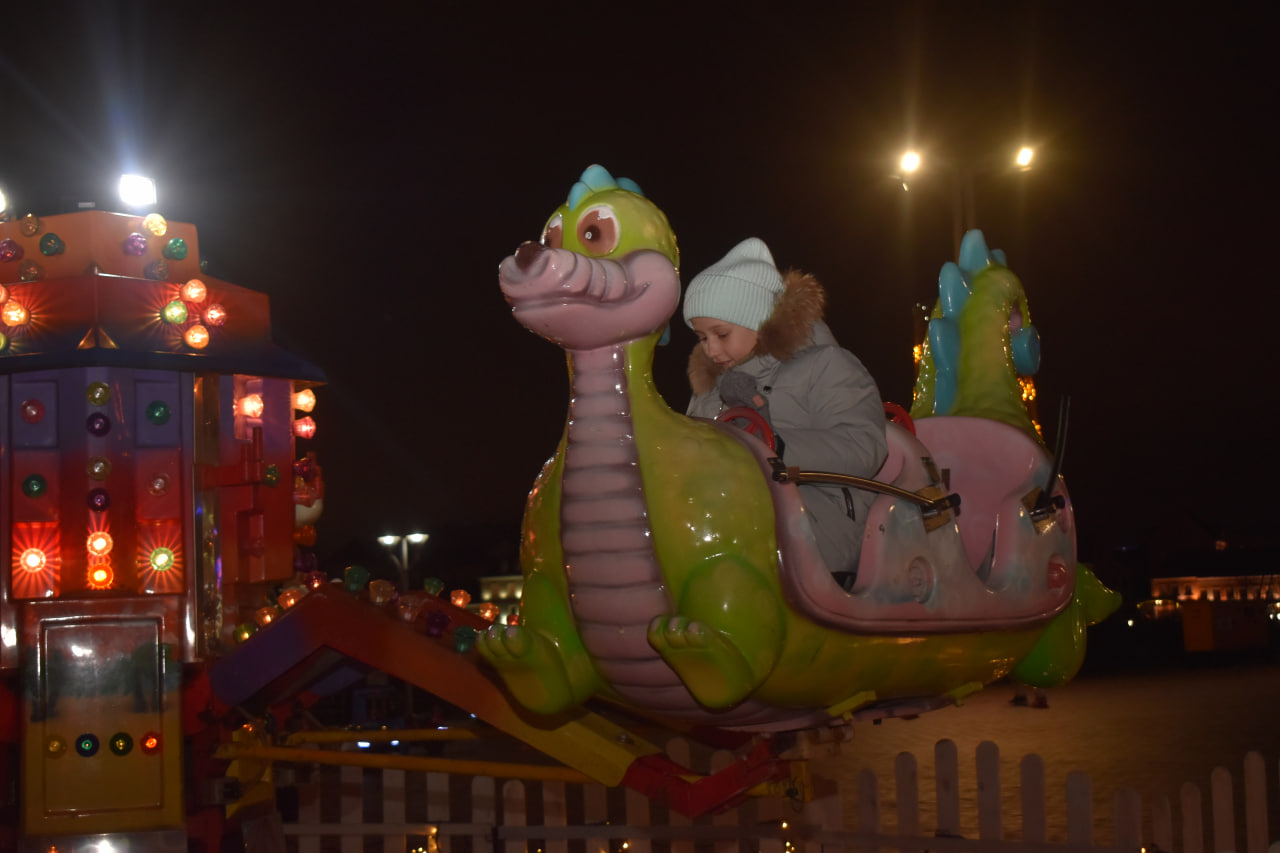 Новогоднее представление у Дворца спорта (4)