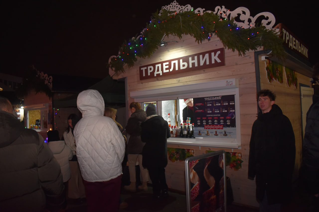 Новогоднее представление у Дворца спорта (6)