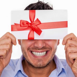 Мужчина, конверт