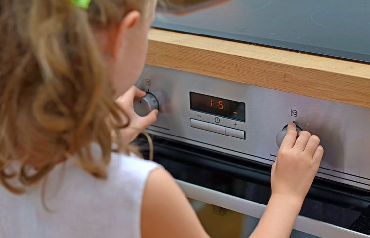 ребенок один дома