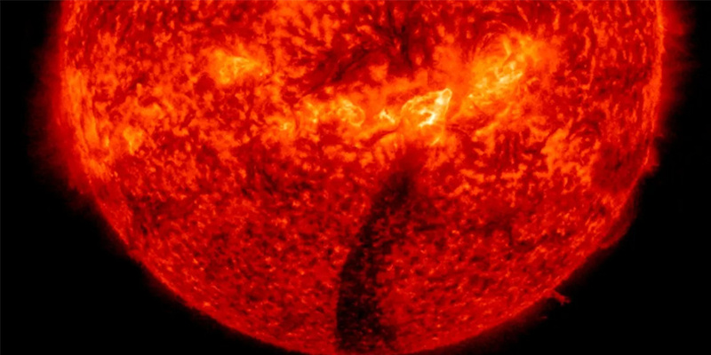 Солнце космос черная плазма