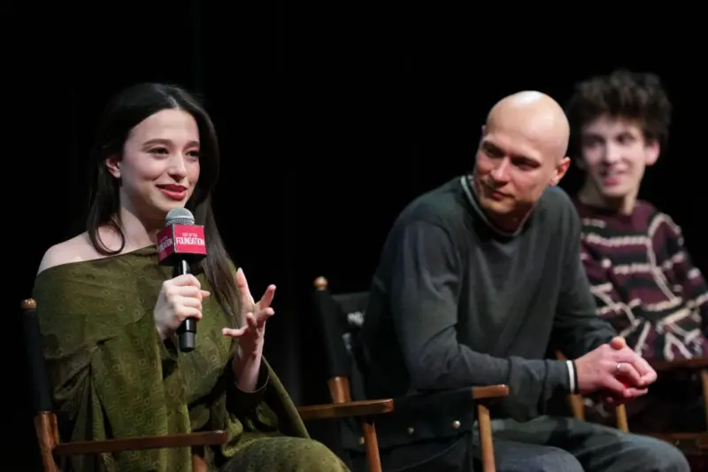 Национальный совет кинокритиков США и Американский институт киноискусства включили «Анору» в списки десяти лучших фильмов 2024 года. В фильме снялись российские актеры Юра Борисов и Марк Эйдельштейн
