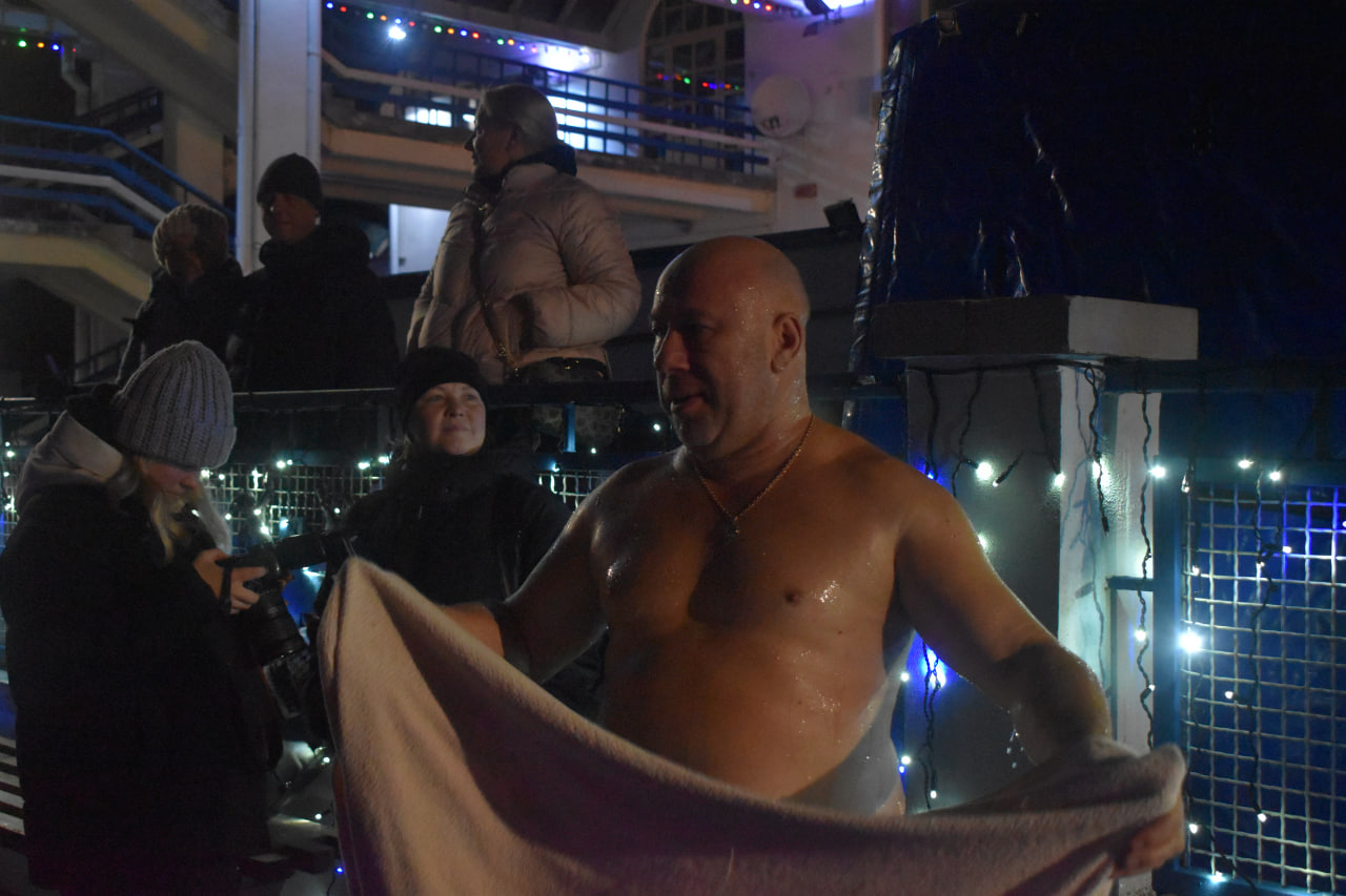 Как прошло Крещение на Комсомольском озере (17)