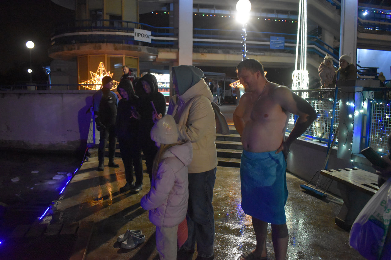 Как прошло Крещение на Комсомольском озере (18)