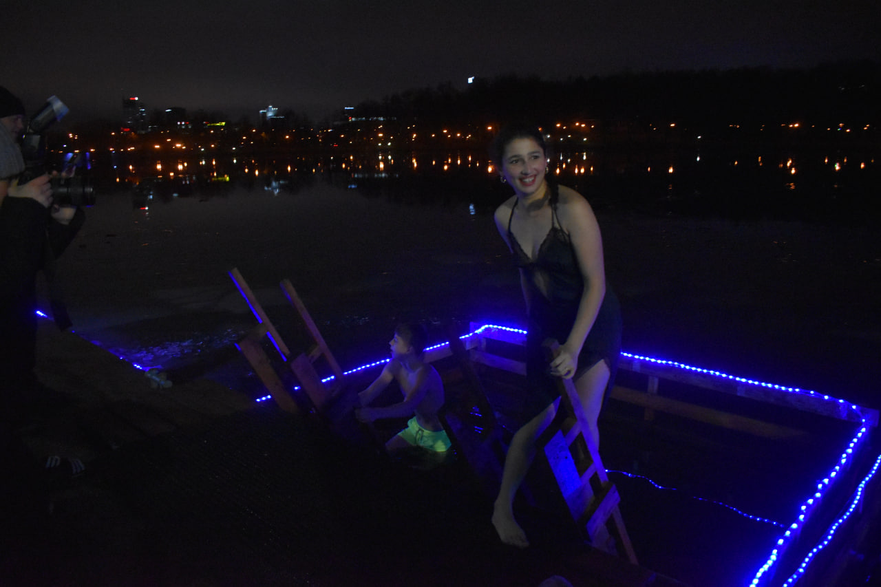 Как прошло Крещение на Комсомольском озере (2)