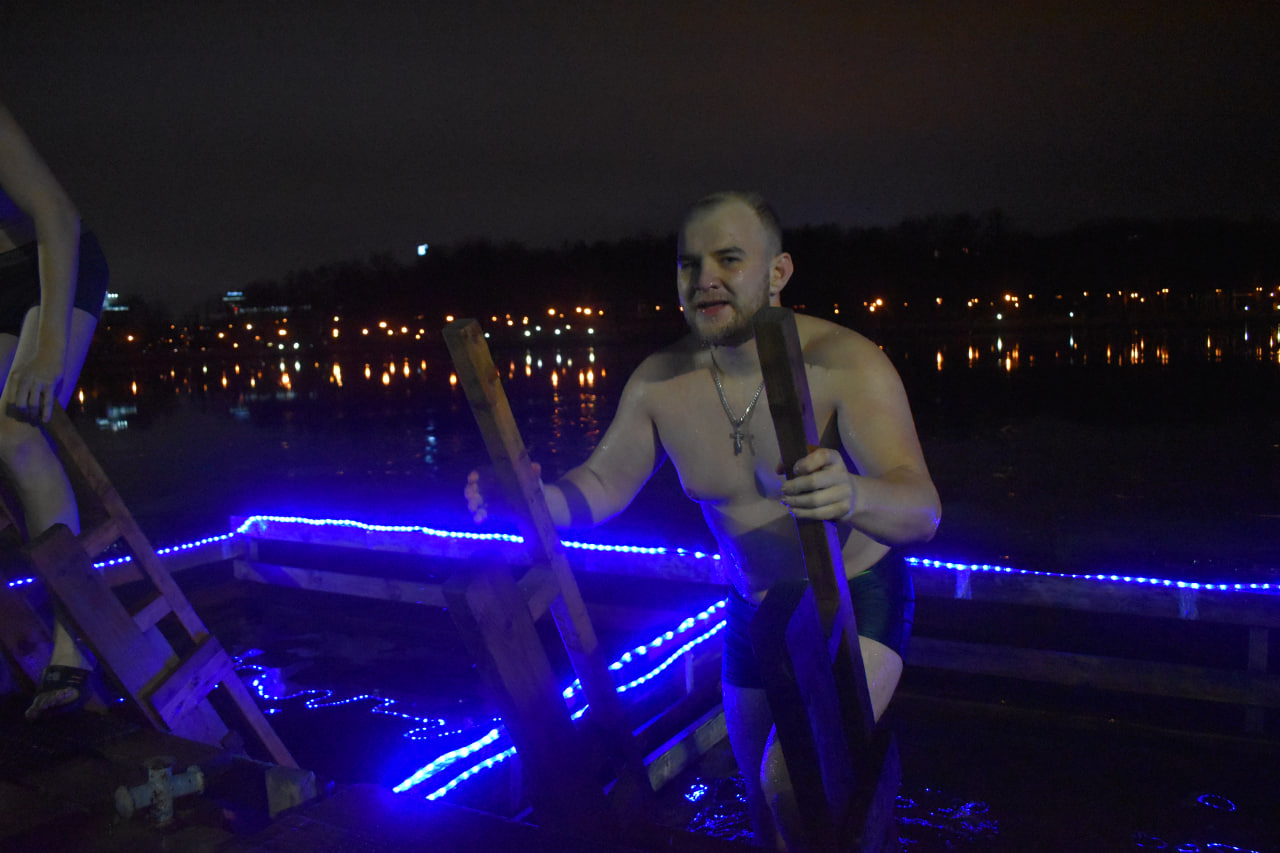 Как прошло Крещение на Комсомольском озере (21)