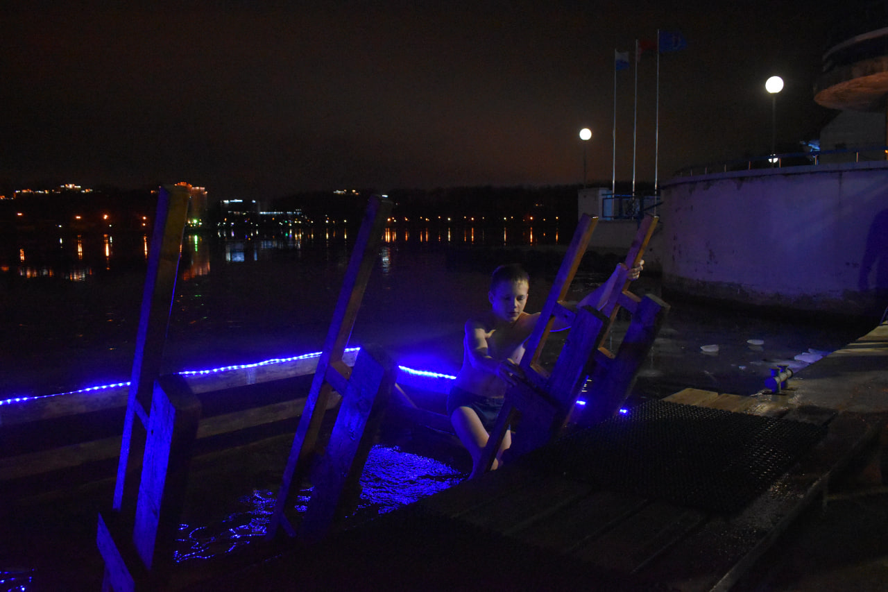 Как прошло Крещение на Комсомольском озере (5)