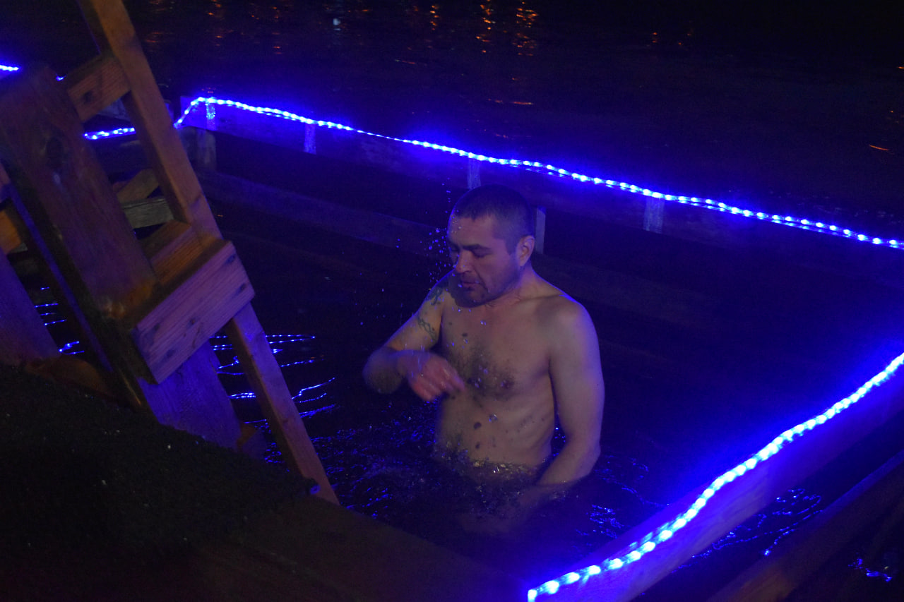 Как прошло Крещение на Комсомольском озере (6)