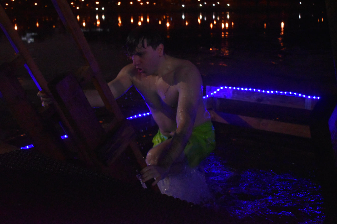 Как прошло Крещение на Комсомольском озере (8)