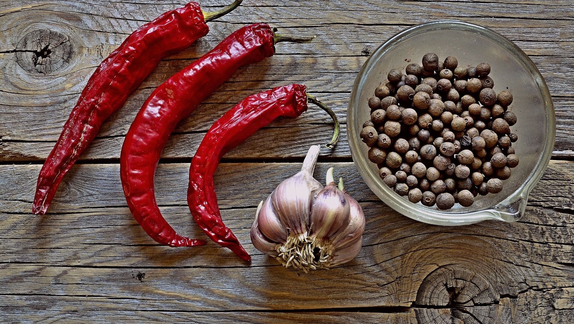 перец, чеснок, специи