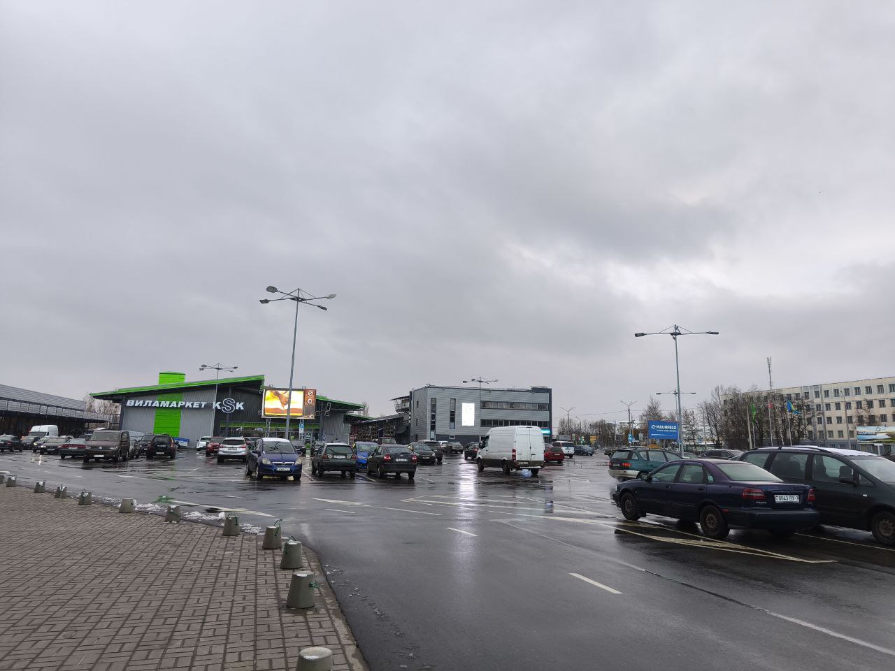 парковка строймаркета KSK