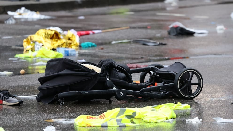 автомобиль въехал в толпу