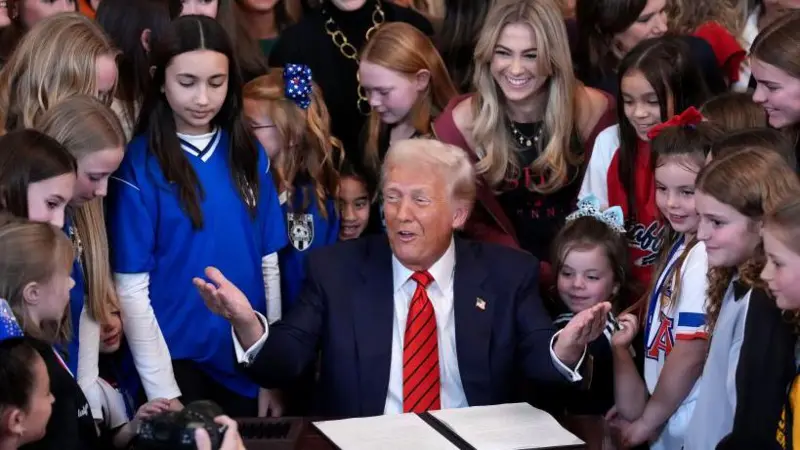 трансгендер женский спорт Трамп