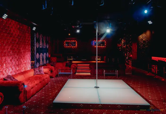 Российский чиновник сорвал благотворительный стриптиз в честь бойцов СВО