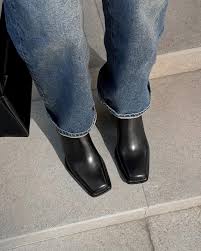 Обувь с квадратным мысом