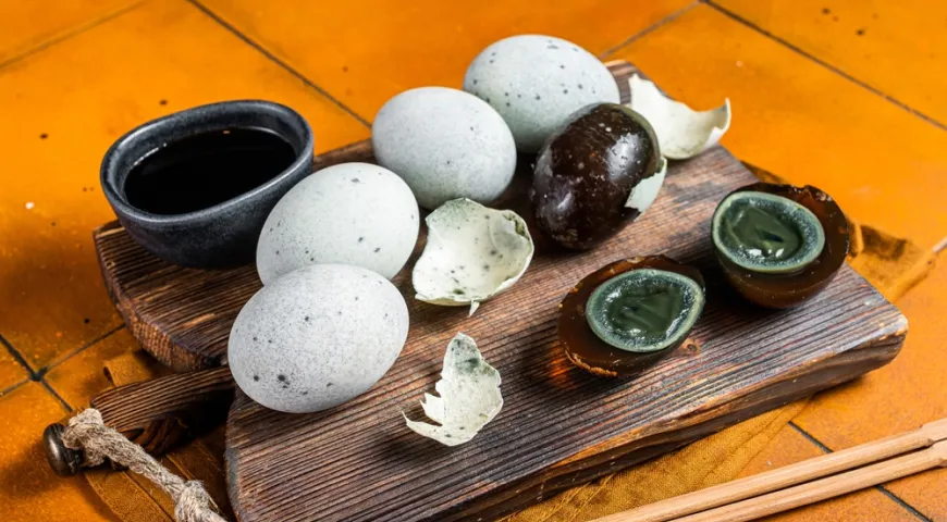 Яйцо черного века