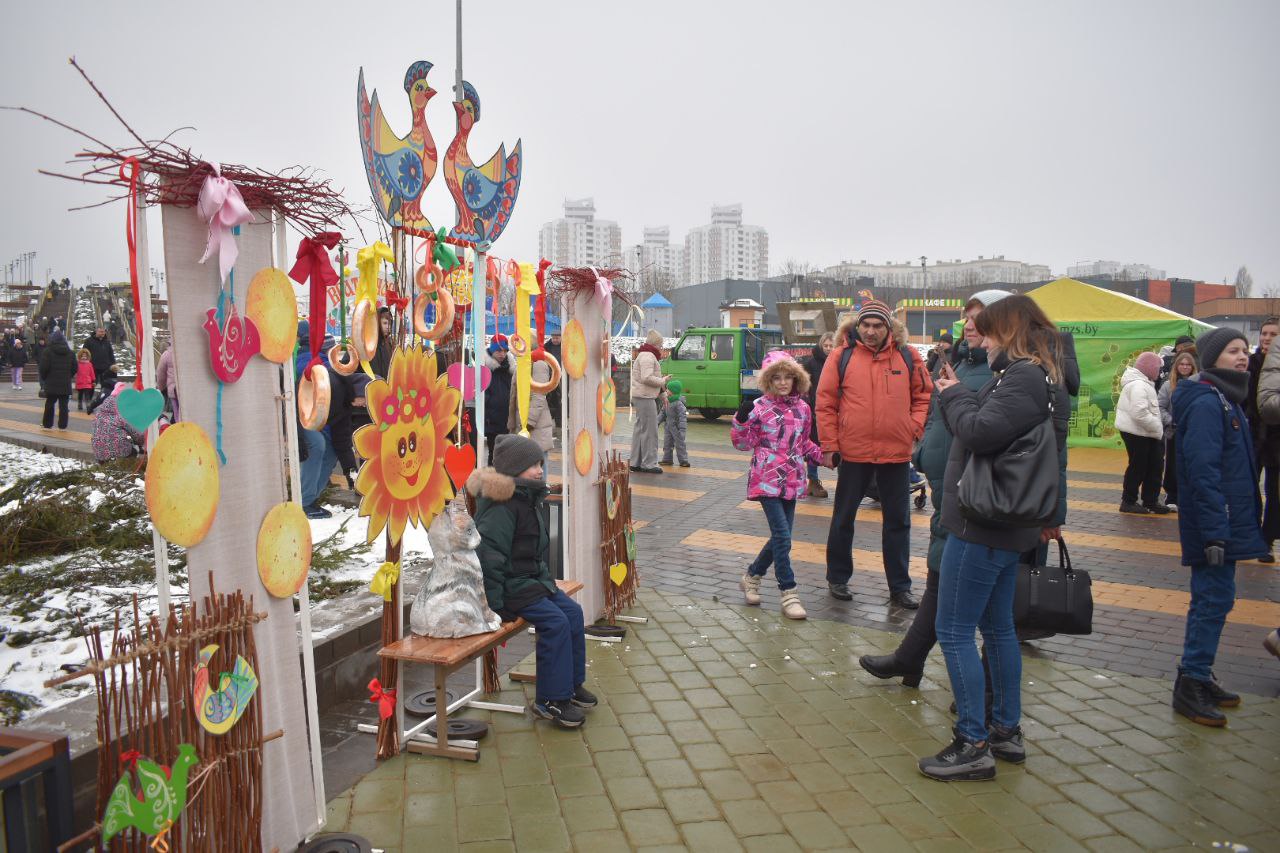 Масленица в Каменной Горке весело и с танцами (20)