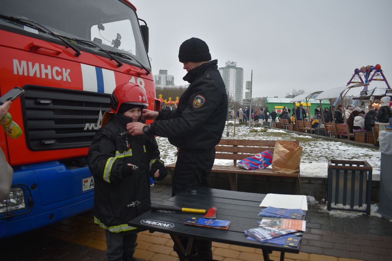 Масленица в Каменной Горке весело и с танцами (25)