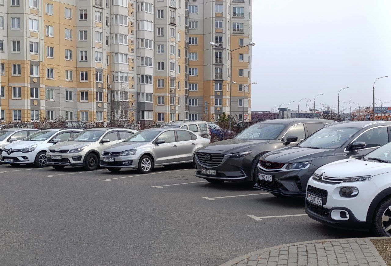 Парковка стоянка двор автомобили