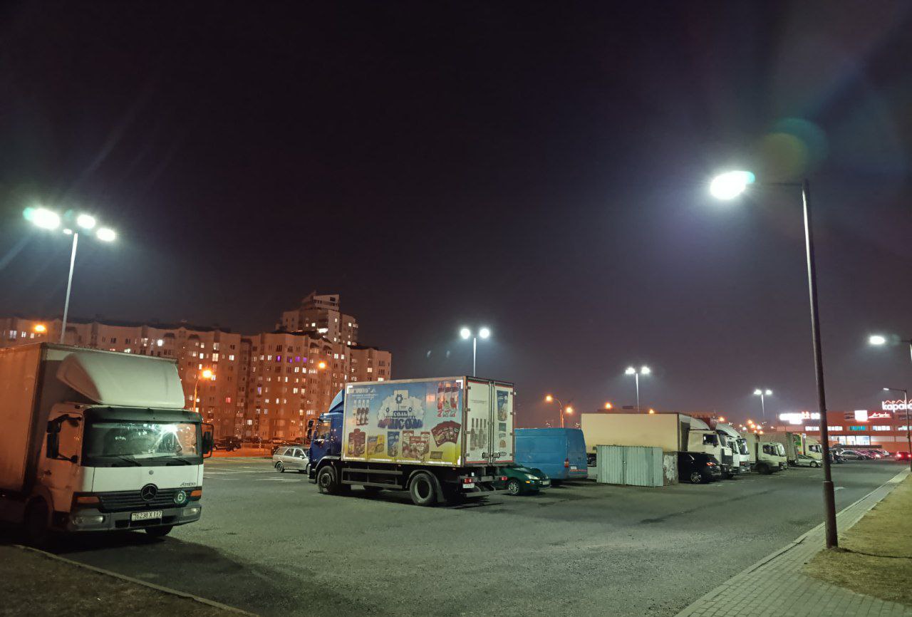 Парковка стоянка ТЦ автомобили