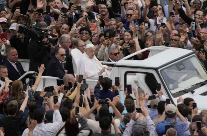 Пасха, Папа римский