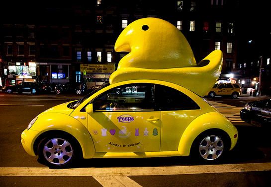 Жёлтая уточка на колёсах